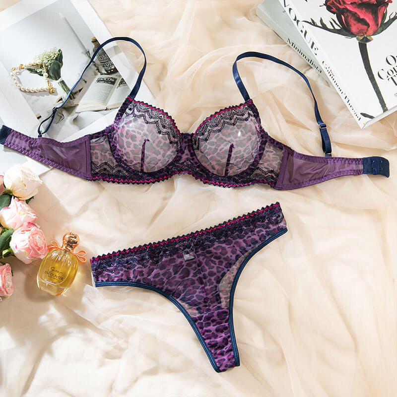 Flat lay SKU full set display for Wondebliss french style lingerie set
