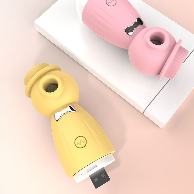 WONDEBLISS Gentleman clitoral suction vibrator USB charging port detail