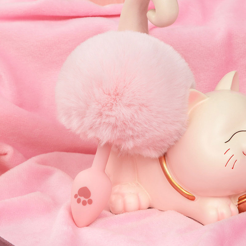 Wondebliss pink short fur tail anal plug with soft fluffy pink fur tail