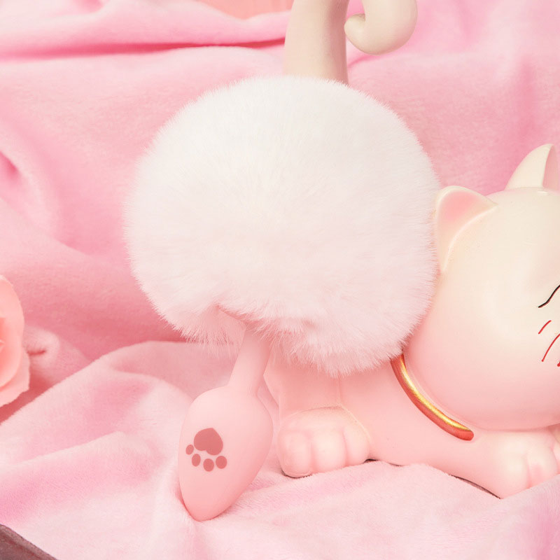 Wondebliss white short fur tail anal plug with soft fluffy white fur tail