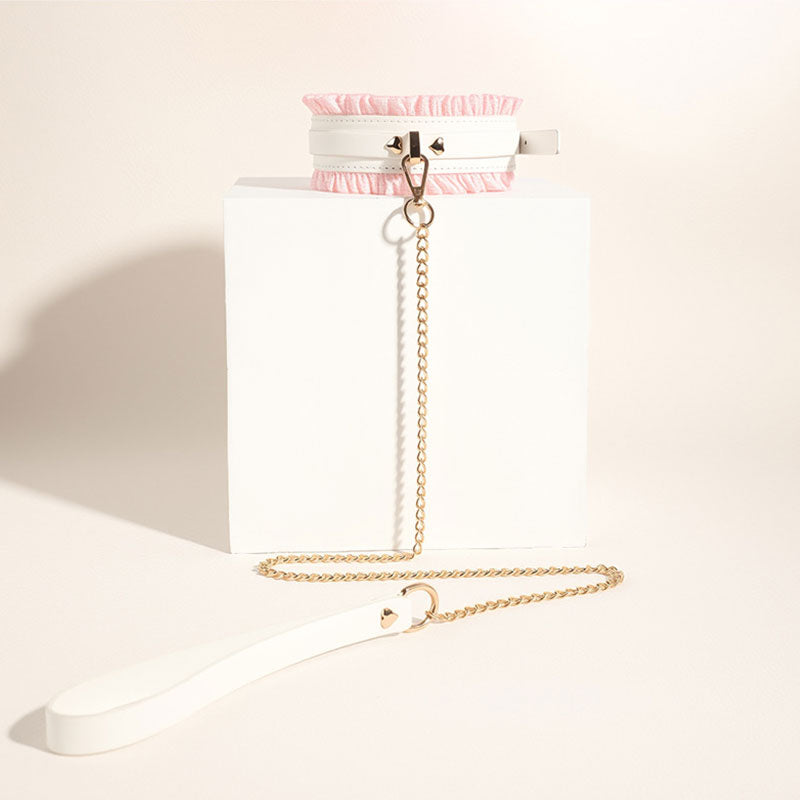 Wondebliss white and pink faux leather collar with metal buckle from bondage set